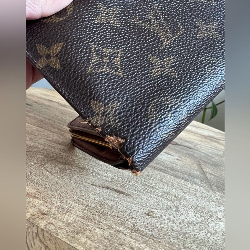 Louis Vuitton Vintage Monogram Wallet Flawed - Picture 16 of 17
